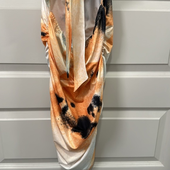 NWOT Tiger Mist Cut Out Tie Ruched Bodycon Dress Size S in Orange Multi - Picture 8 of 9